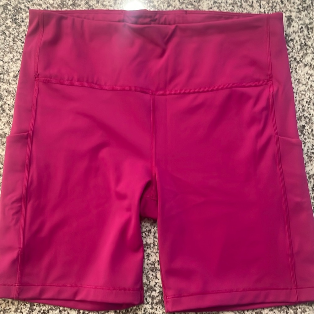Athleta Ultimate Stash Pocket 7” Short